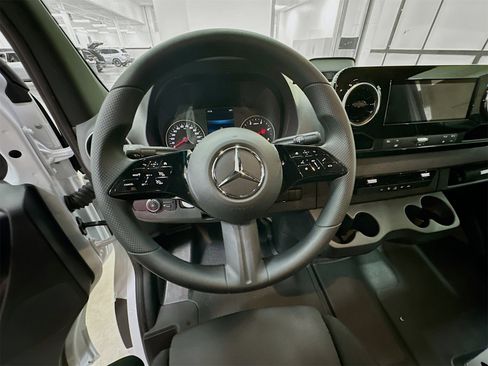 Used 2025 Mercedes-Benz Sprinter 2500 image 18