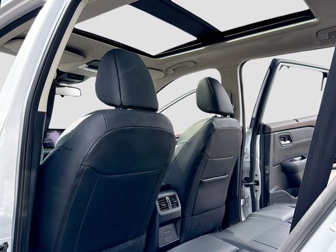 Certified 2023 Nissan Rogue SV w/ SV Premium B Package AWD/4WD image 6