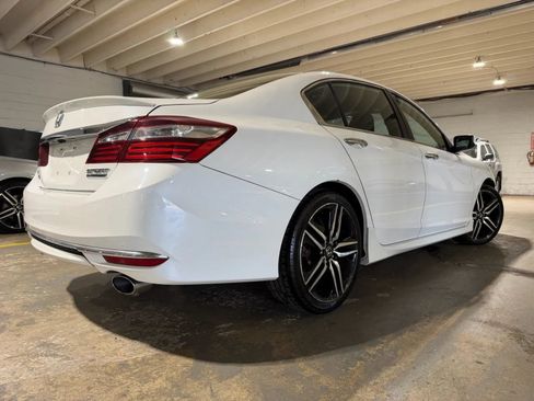 Used 2017 Honda Accord Sport Special Edition image 4
