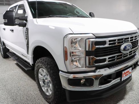 Used 2024 Ford F250 XLT w/ FX4 Off-Road Package AWD/4WD image 5