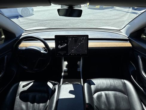 Used 2018 Tesla Model 3 Long Range RWD image 17