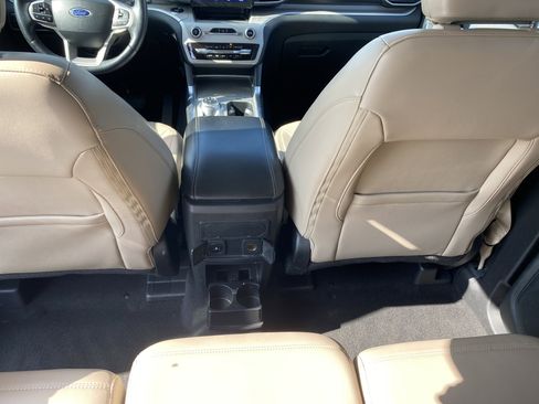 Used 2024 Ford Explorer XLT w/ Equipment Group 202A image 19