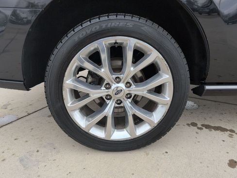 Used 2019 Ford Expedition Platinum image 12