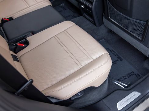 Certified 2025 Porsche Cayenne S AWD/4WD image 60