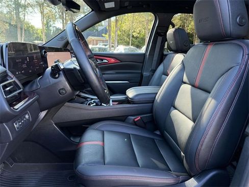 Certified 2024 Chevrolet Traverse RS w/ LPO, Floor Liner Package image 9