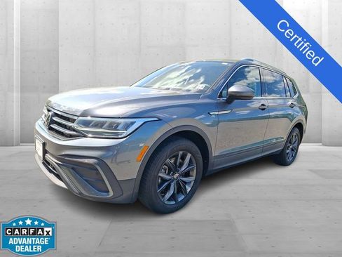 Certified 2023 Volkswagen Tiguan SE w/ Panoramic Sunroof Package FWD image 3