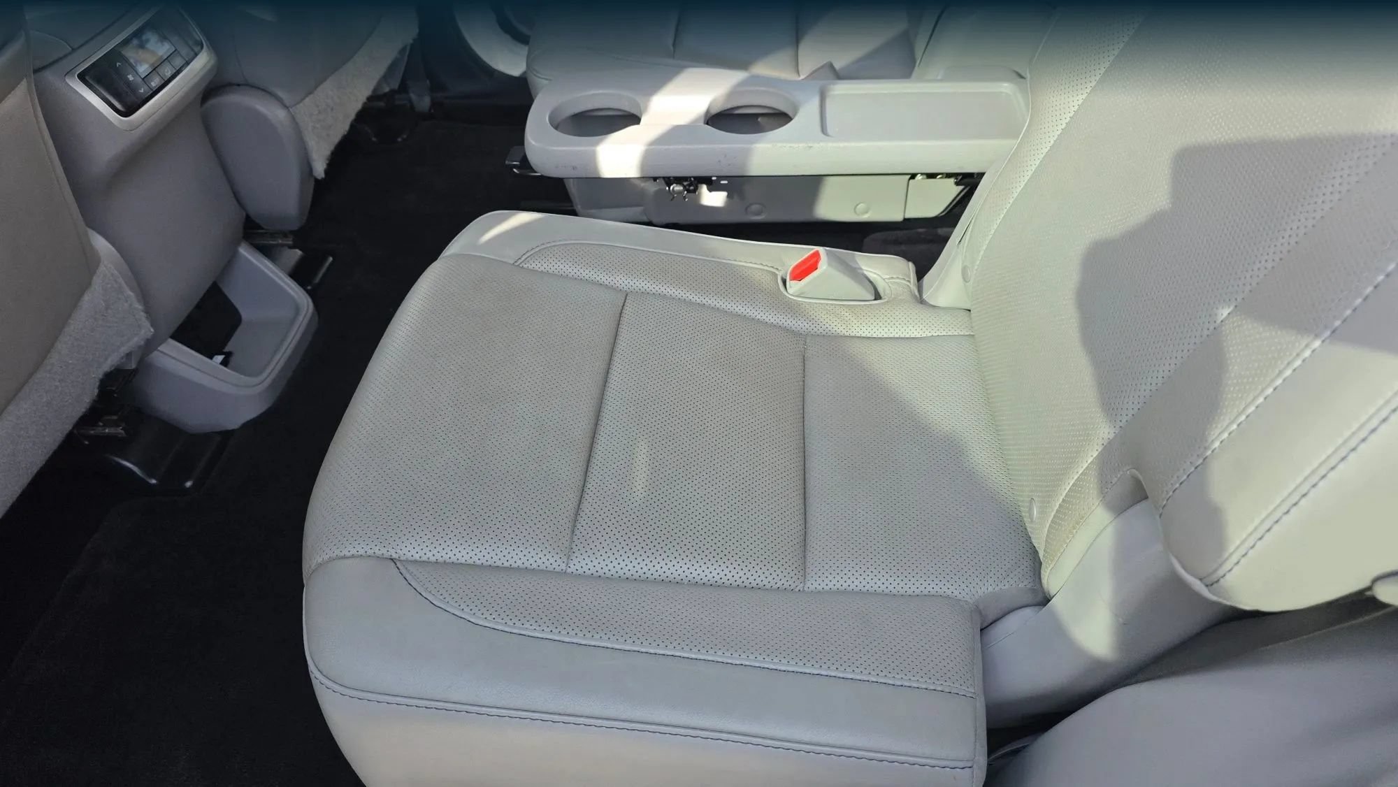 Used 2016 Toyota Highlander Limited FWD image 30