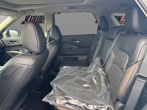 New 2025 Nissan Pathfinder Platinum w/ Lighting Package (N92) image 8
