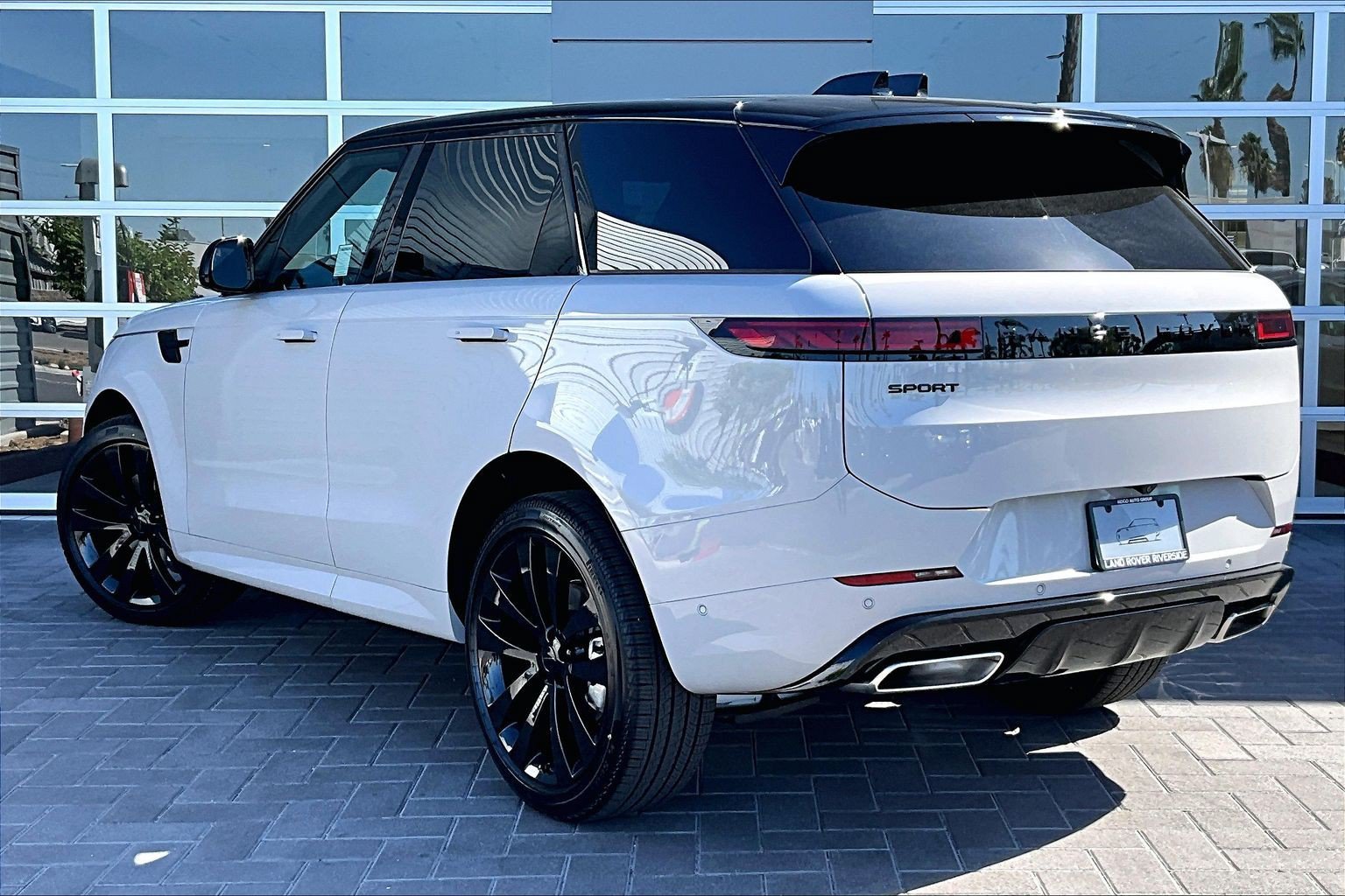 New 2027 Land Rover Range Rover Sport Dynamic SE AWD/4WD image 3