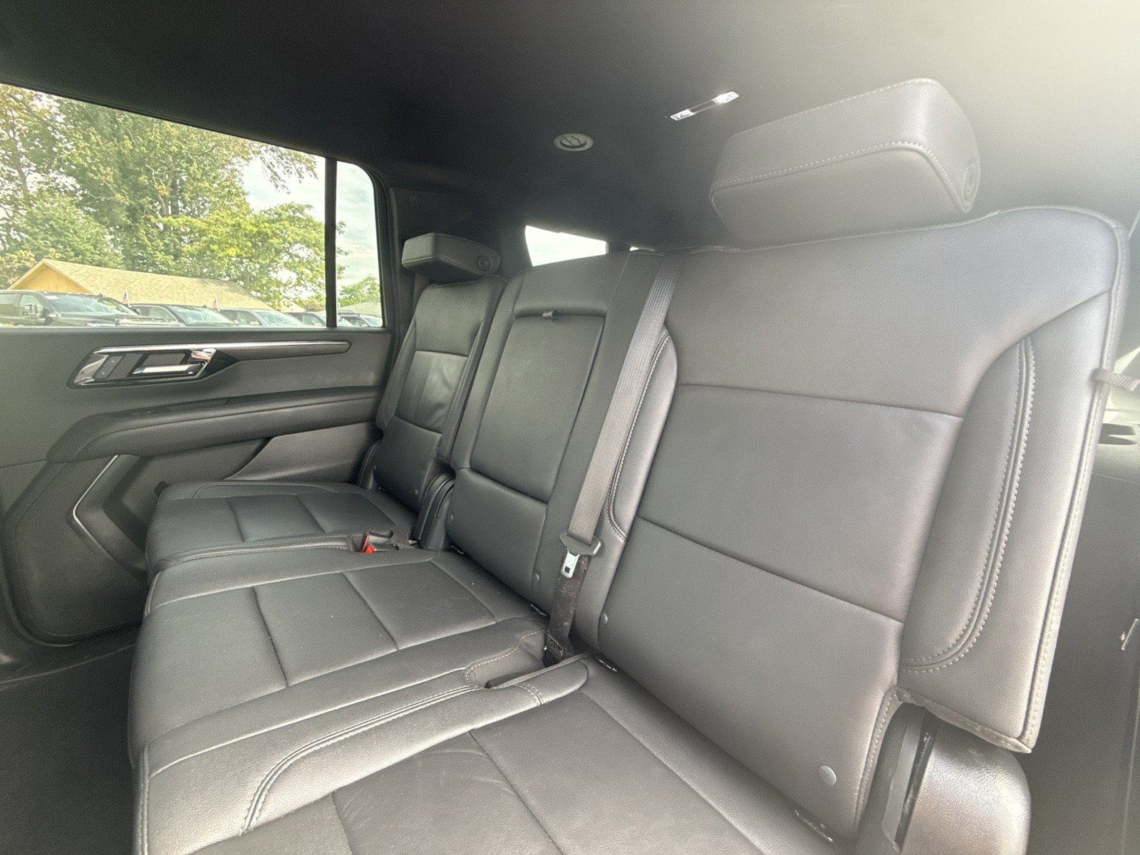 Used 2025 Chevrolet Suburban Z71 AWD/4WD image 25