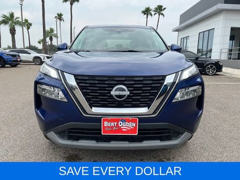 Used 2022 Nissan Rogue SV FWD image 2