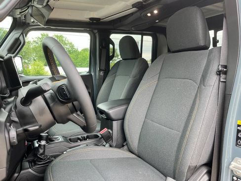 Used 2024 Jeep Gladiator Sport AWD/4WD image 26