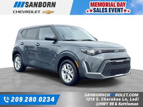 Used 2024 Kia Soul LX w/ Option Group 015 FWD image 1