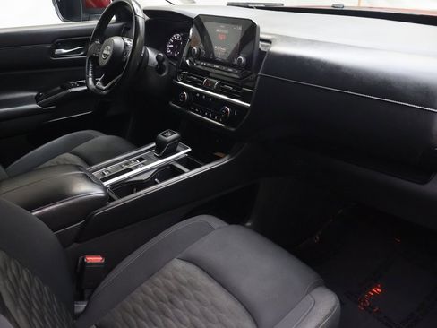 Used 2022 Nissan Pathfinder SV image 11