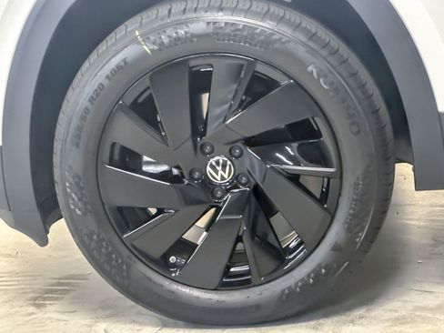 New 2026 Volkswagen Atlas SE image 25