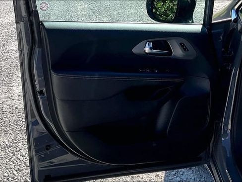 Used 2025 Chrysler Pacifica Select FWD image 20