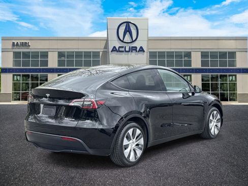 Used 2023 Tesla Model Y AWD image 5