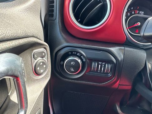 Used 2022 Jeep Gladiator Rubicon w/ Cold Weather Group AWD/4WD image 8