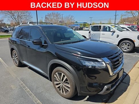 Used 2024 Nissan Pathfinder Platinum w/ Cargo Package image 3