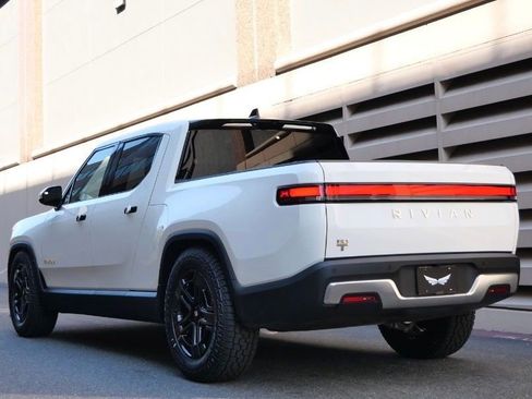 Used 2023 Rivian R1T Adventure image 10