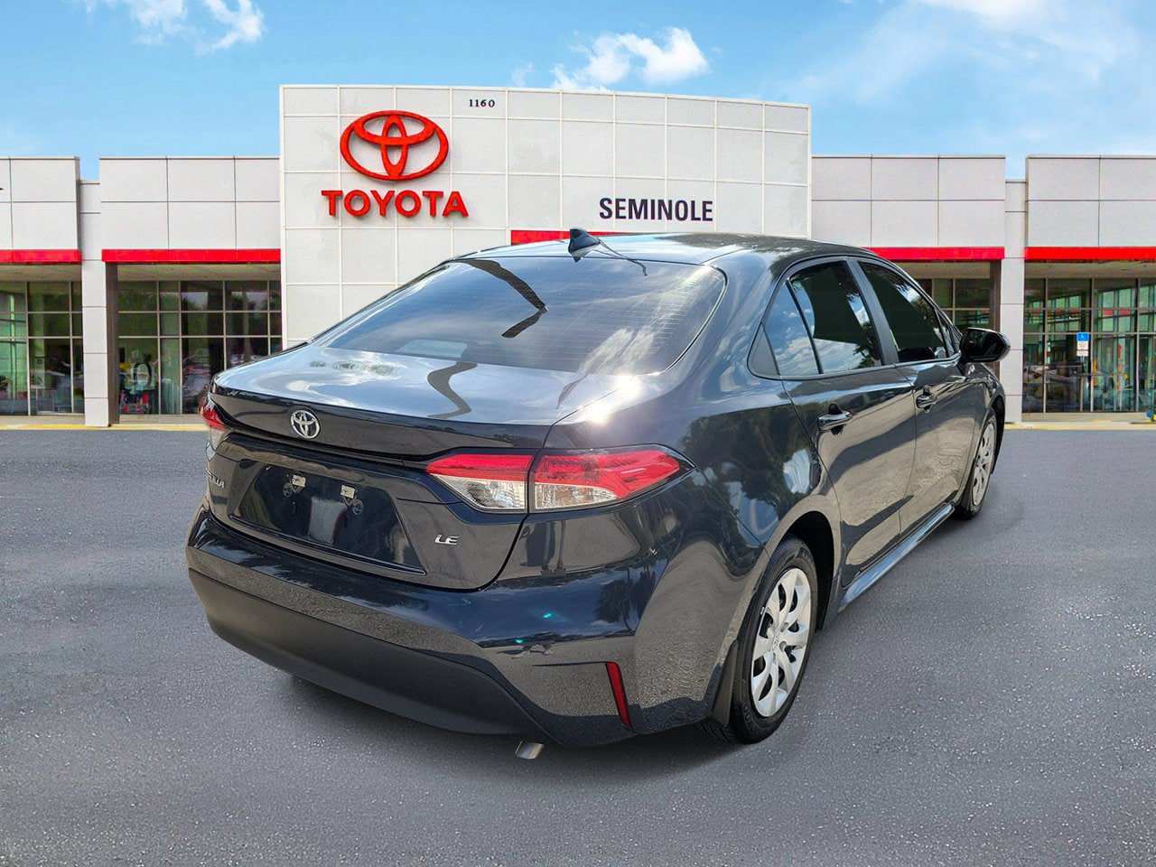 Used 2024 Toyota Corolla LE FWD image 3