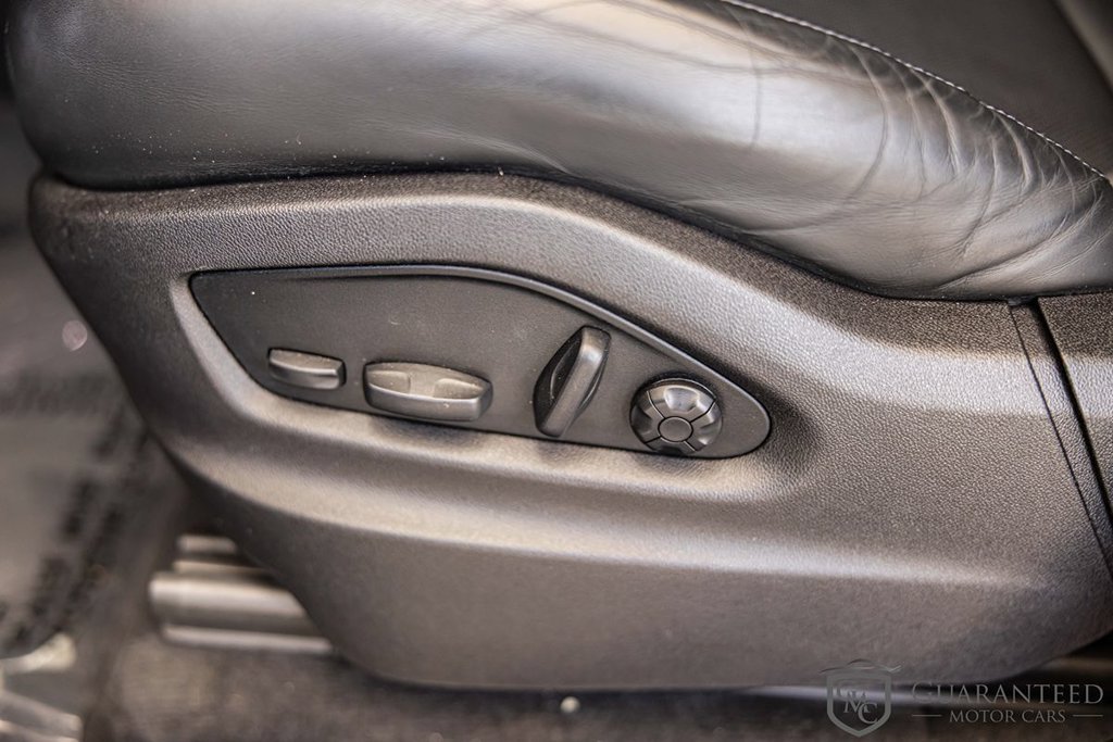 Used 2023 Porsche Cayenne w/ Premium Package AWD/4WD image 23