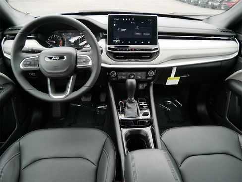 New 2025 Jeep Compass Limited image 9