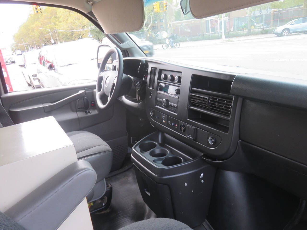 Used 2019 GMC Savana 2500 w/ Driver Convenience Package RWD image 18