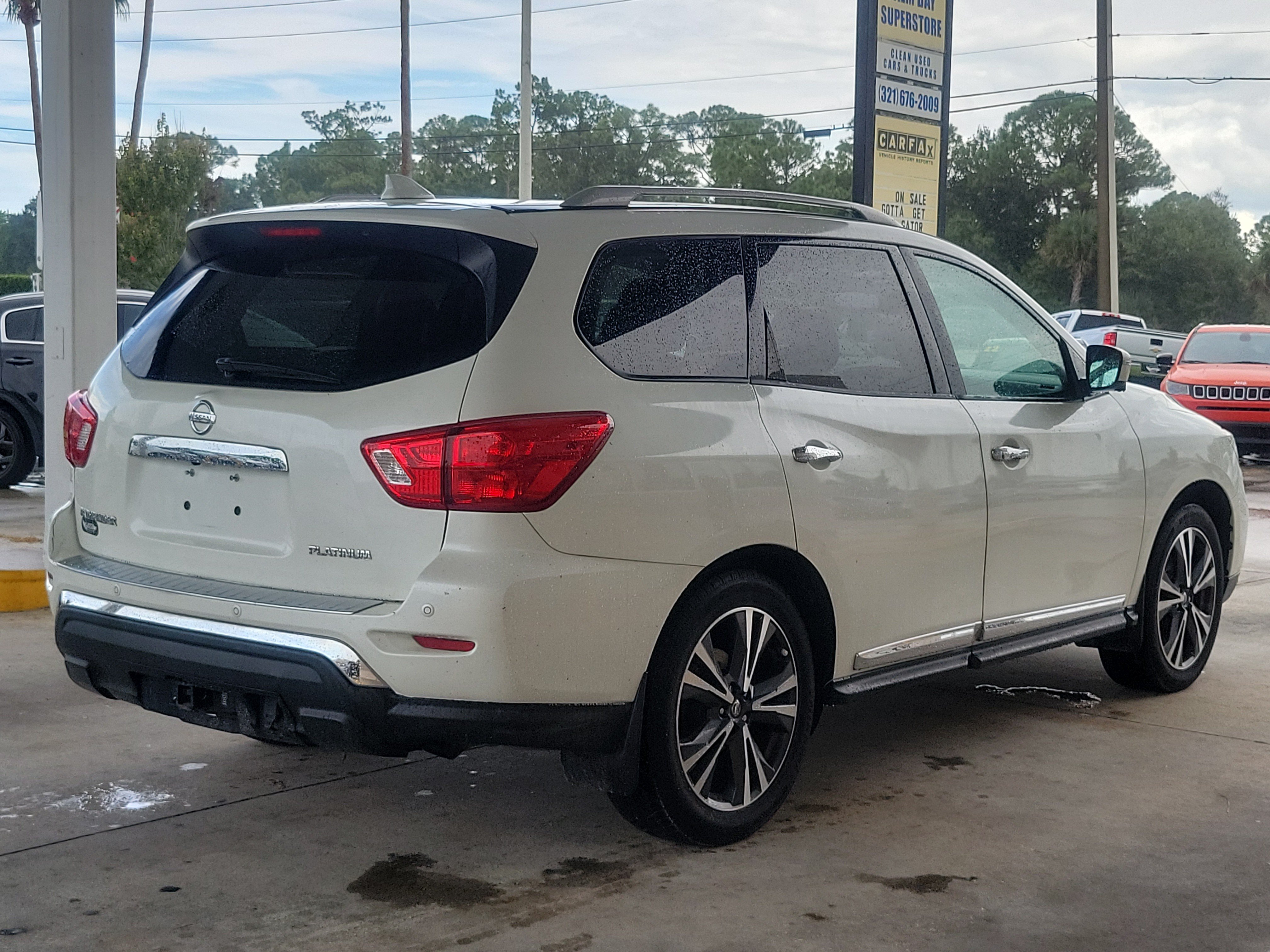Used 2020 Nissan Pathfinder Platinum FWD image 4
