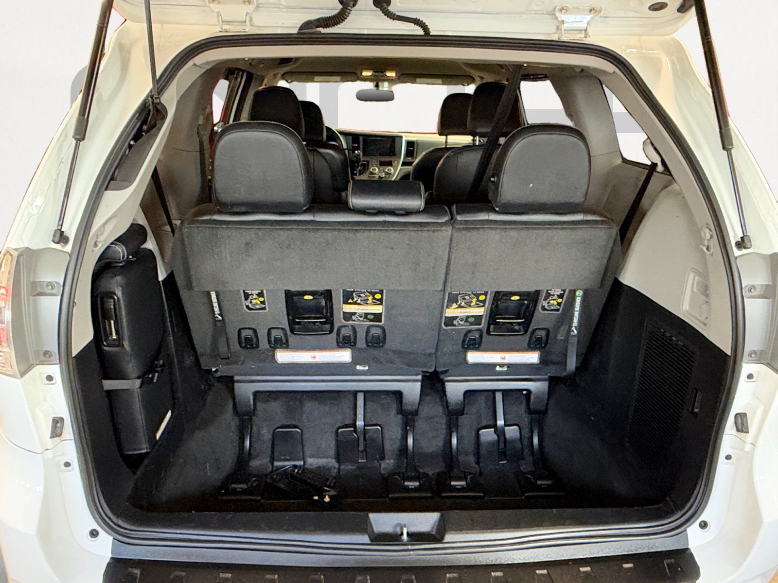 Used 2017 Toyota Sienna SE FWD image 13
