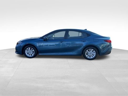 Used 2025 Toyota Camry LE image 4