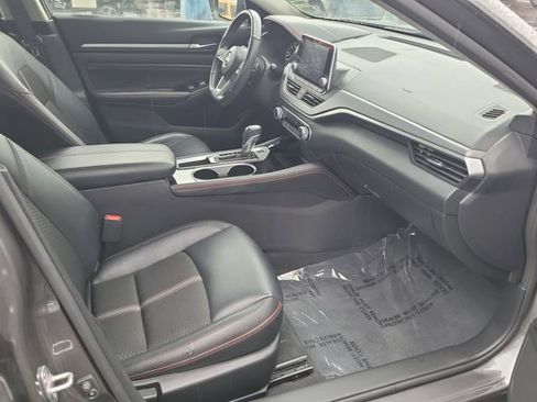 Used 2023 Nissan Altima 2.5 SR image 14