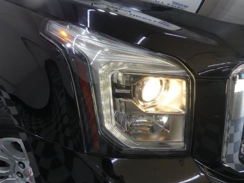Used 2018 GMC Yukon SLT AWD/4WD image 15