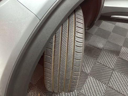 Used 2024 Ford Explorer XLT w/ Equipment Group 202A image 46