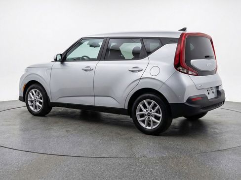 Used 2025 Kia Soul LX w/ LX Technology Package image 6