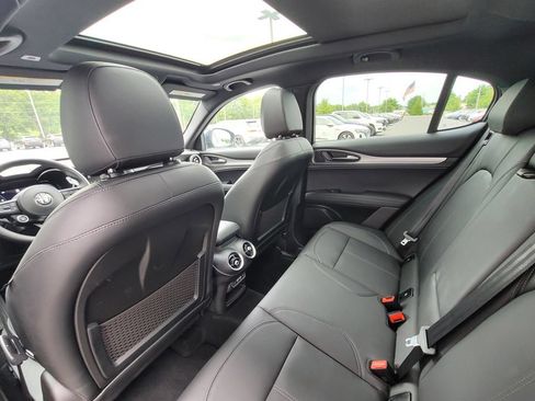 Used 2025 Alfa Romeo Stelvio Sprint AWD/4WD image 18