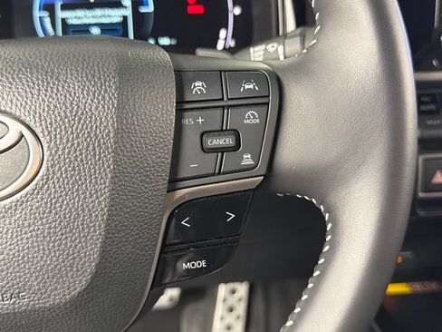 Used 2025 Toyota Camry SE w/ Convenience Package FWD image 27