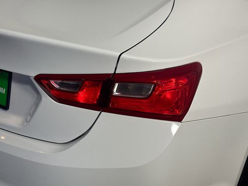 Used 2019 Chevrolet Malibu LS FWD image 34