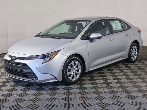 Used 2023 Toyota Corolla LE FWD image 5