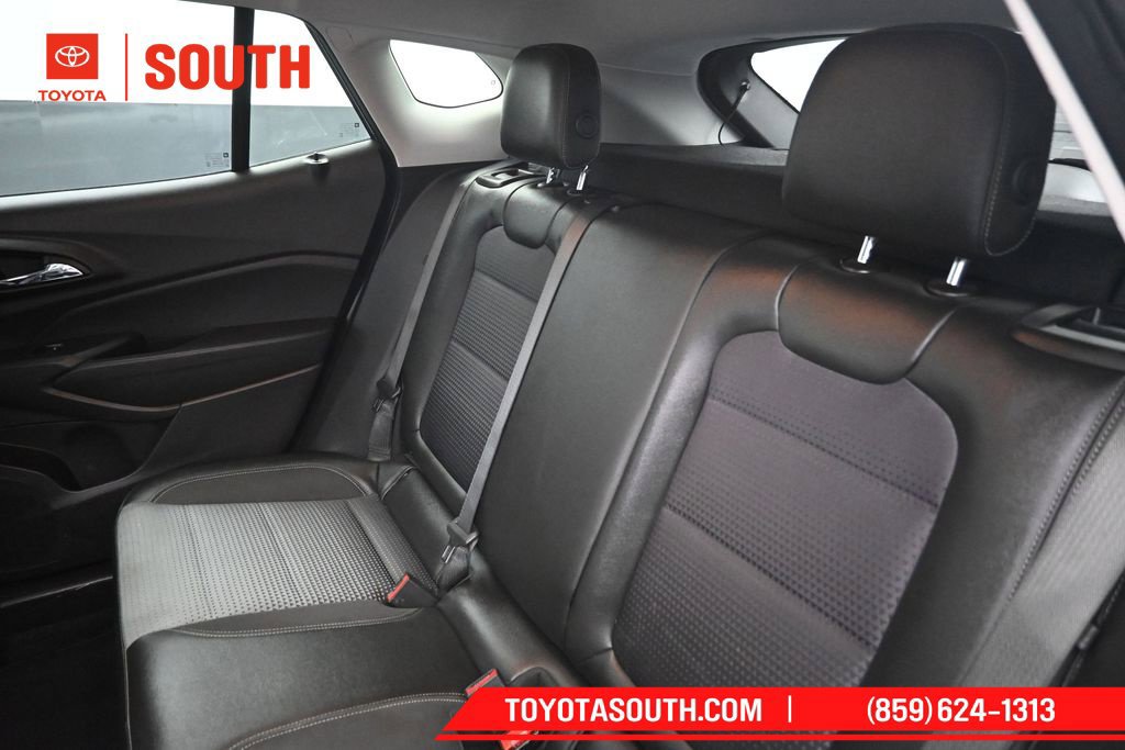 Used 2025 Chevrolet Trax LT w/ LT Convenience Package FWD image 24
