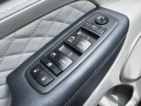 Used 2019 Jeep Grand Cherokee Summit AWD/4WD image 31