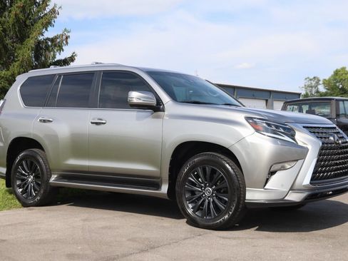 Used 2023 Lexus GX 460 Luxury w/ Sport Design Package image 2