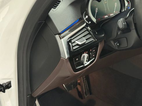 Used 2019 BMW 540i w/ M Sport Package image 40