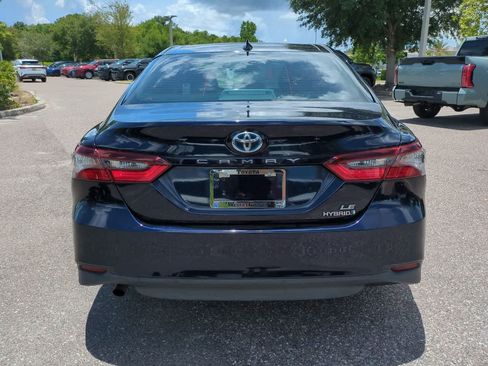 Used 2021 Toyota Camry LE FWD image 5