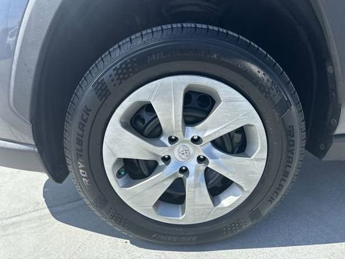 Used 2022 Toyota RAV4 LE image 18