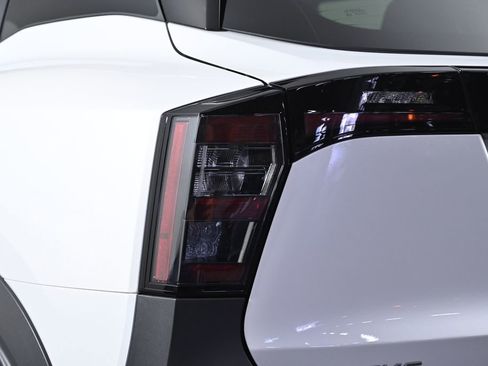 Used 2025 Nissan Kicks SV w/ SV Premium Package image 8