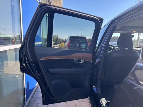Used 2025 Volvo XC90 B6 Plus image 10