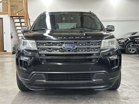 Used 2018 Ford Explorer XLT w/ XLT Appearance Package AWD/4WD image 7