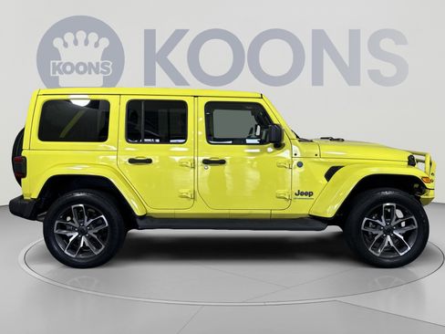 Used 2024 Jeep Wrangler Unlimited w/ Convenience Group AWD/4WD image 8