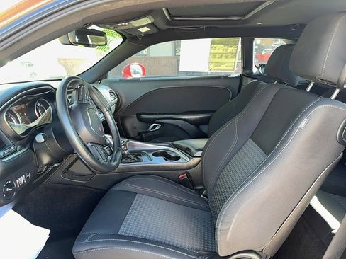 Used 2015 Dodge Challenger SXT w/ Driver Convenience Group image 12